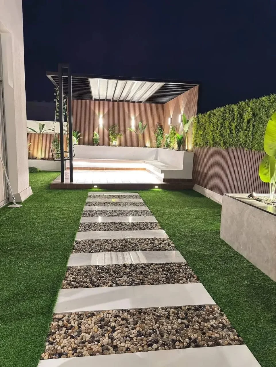 شركة تنسيق حدائق بالقطيف وأفضل منسق حدائق وتركيب نوافير وعشب صناعي في القطيف والمنطقه الشرقيه